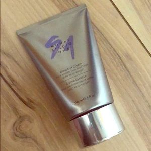 Monat blow out cream